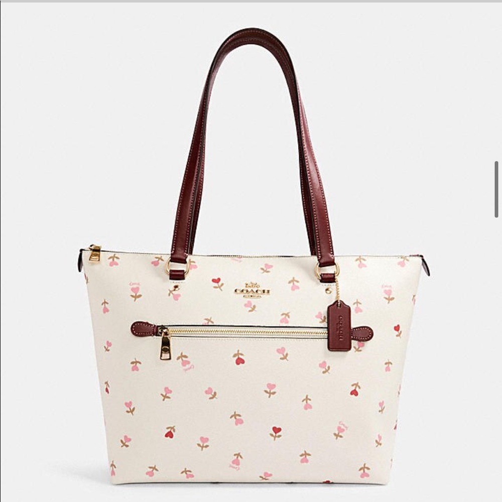 Coach Gallery Tote with Heart Floral Print ❤️🌼🌱